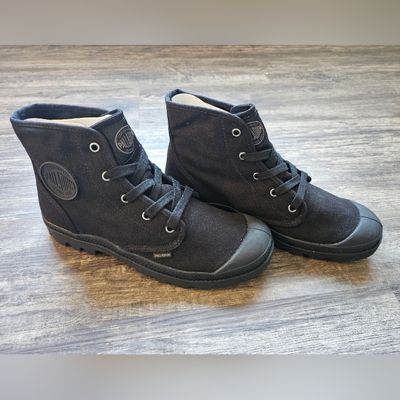 NIB Palladium Pampa Hi in Black size 11 Women's - Picture 6 of 11